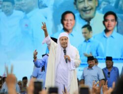 Prabowo dan Relawan Nderek Guru Menghadiri Acara Bershalawat Bersama Habib Luthfi di Serang