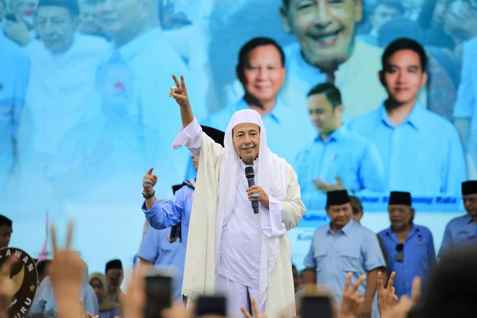 Prabowo dan Relawan Nderek Guru Menghadiri Acara Bershalawat Bersama Habib Luthfi di Serang