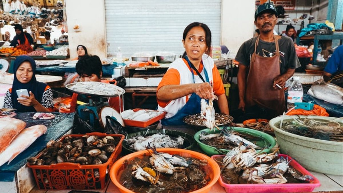 Menuju Kemandirian Indonesia: Menuju 100 Tahun Kemerdekaan (Meningkatkan Kesejahteraan Ekonomi Rakyat)