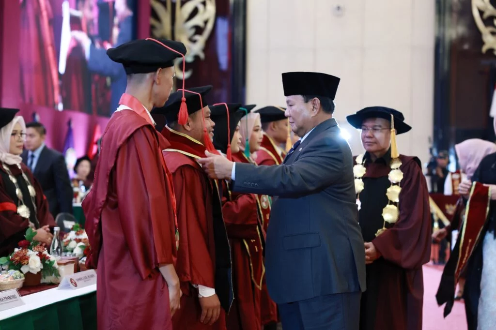 Prabowo Subianto Menghadiri Wisuda UKRI dan Memberi Pesan kepada Anak-anak Muda: Jadilah Pemimpin yang Mencintai Rakyat