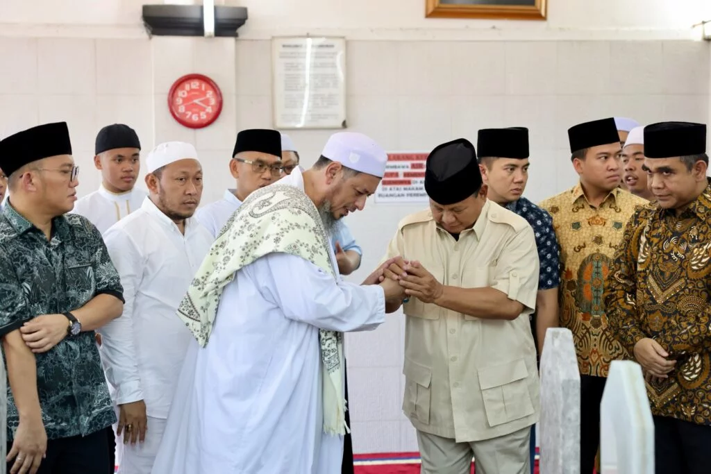 Prabowo Subianto Berziarah ke Habib Ali Kwitang dan Memohon Doa untuk Kebajikan di Masa Depan