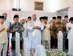 Prabowo Subianto Ungkap Hubungan Keluarga dengan Ziarah ke Makam Habib Ali Kwitang