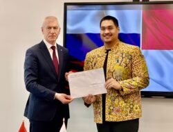 Menpora Dito Bertemu Menpora Rusia dan Menyerahkan Surat Titipan dari Prabowo Subianto kepada Putin