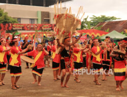 Masyarakat Dayak Kubu Raya Melestarikan Ritual Simpan Padi dan Naik Dango