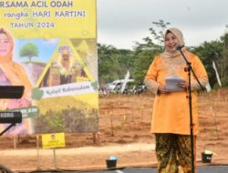 Harmoni Hijau: Pesan Semangat Penuh Acil Odah untuk Wanita Banjar saat Menanam Pohon