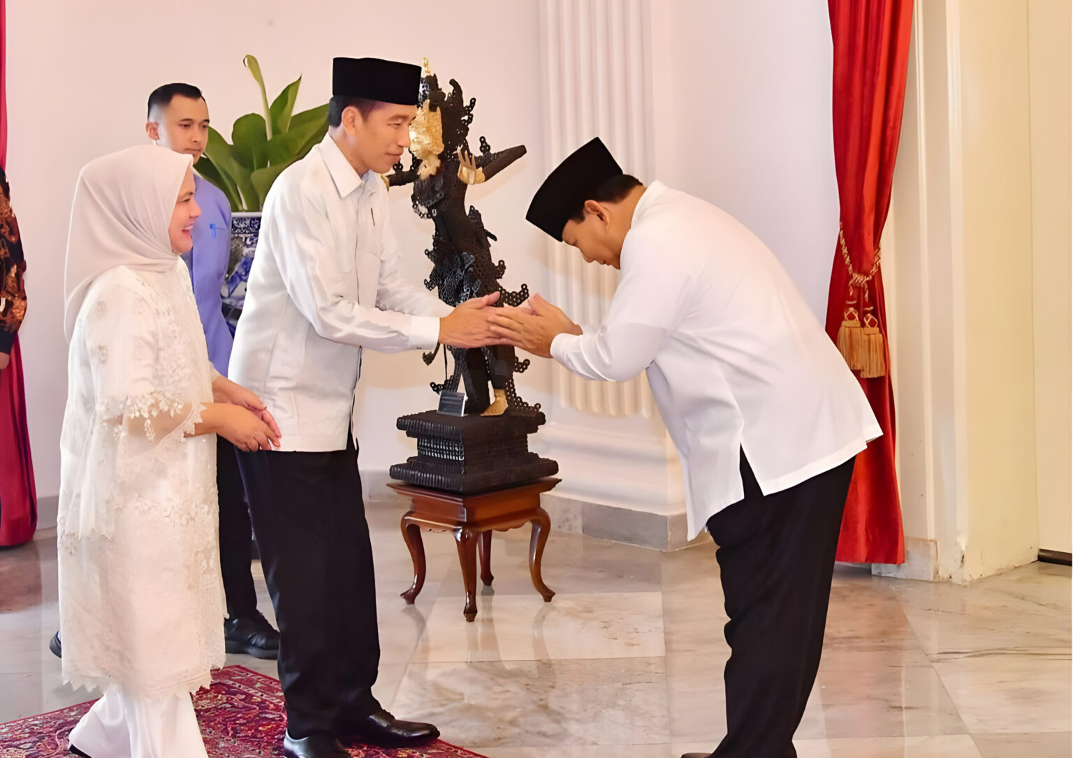 Prabowo Subianto and Jokowi Share Breakfast at the State Palace on the Second Day of Eid