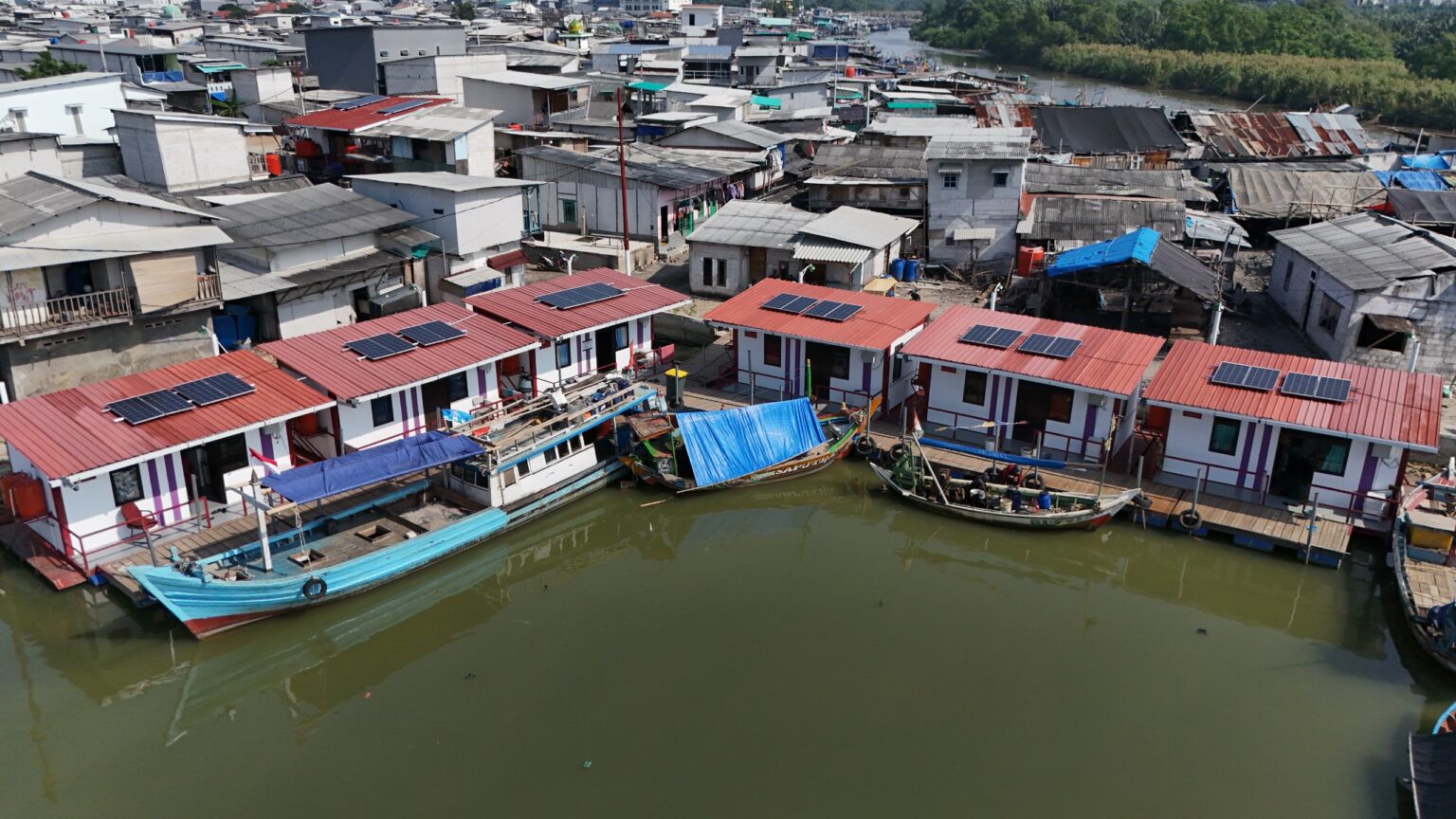 Prabowo Subianto Provides Floating Homes for Jakarta Fishermen’s Village, Receives Gratitude