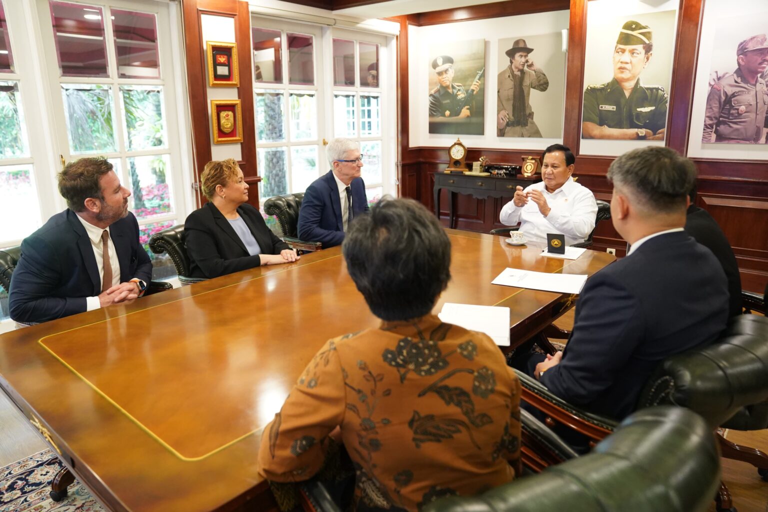 Setelah Mengirimkan Surat Ucapan Selamat, CEO Apple Tim Cook Menyambangi Prabowo Subianto Sebagai Presiden Terpilih