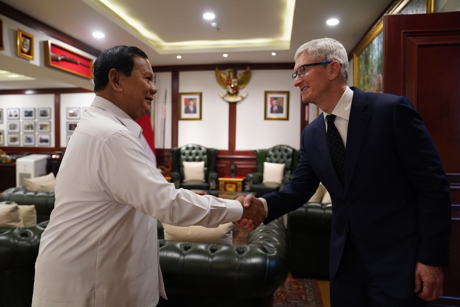 Following the Congratulatory Letter, Apple CEO Tim Cook Meets with President-Elect Prabowo Subianto