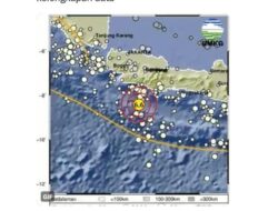 Plafon Gedung Kwarcab Pramuka Tasikmalaya Runtuh Akibat Gempa Garut