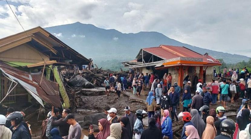 15 Orang Meninggal Akibat Banjir Bandang di Sumbar