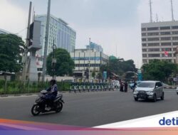 Protes Massa di Kedubes AS Bubar, Jl Medan Merdeka Selatan Dibuka untuk Mendukung Palestina