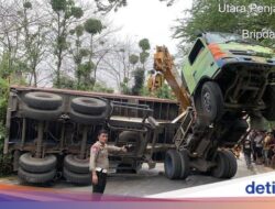 Kontainer Menimpa Mobil di Jakut, Pengemudi Terjepit dalam Insiden Mengerikan