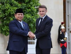 Prabowo Subianto receives warm welcome from Macron at the Élysée Palace with a Guard of Honor