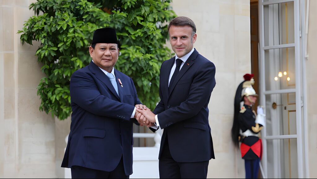 Prabowo Subianto receives warm welcome from Macron at the Élysée Palace with a Guard of Honor