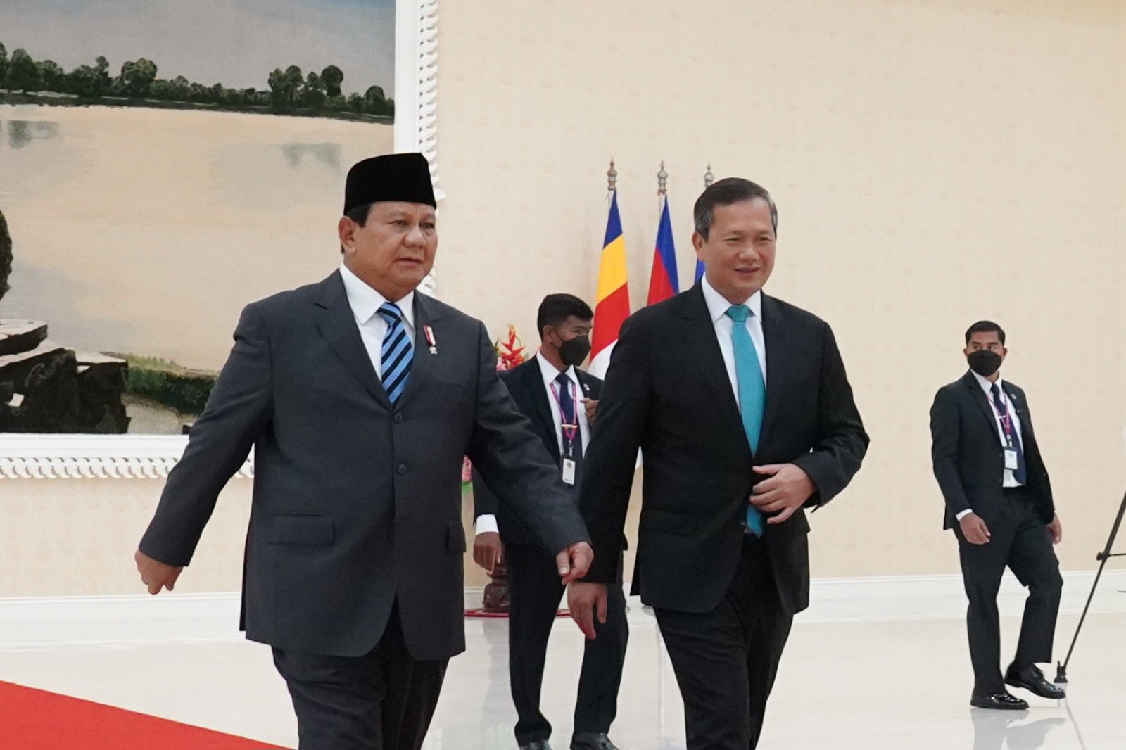 Prabowo Subianto Enhances Collaboration for ASEAN Development with Meetings with Cambodian PM and Senate President