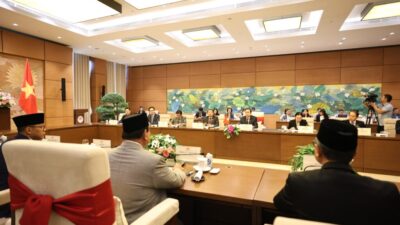 Sesudah mengunjungi Presiden Vietnam, Prabowo Subianto bertemu dengan Ketua Majelis Nasional untuk membicarakan peluang kerja sama