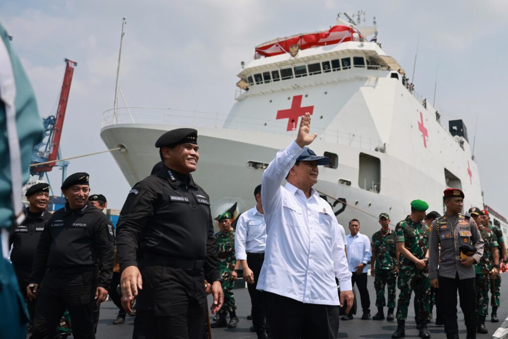 Display of Spectacular Indonesian Navy: Deployed 55 Warships and 25 Aircraft