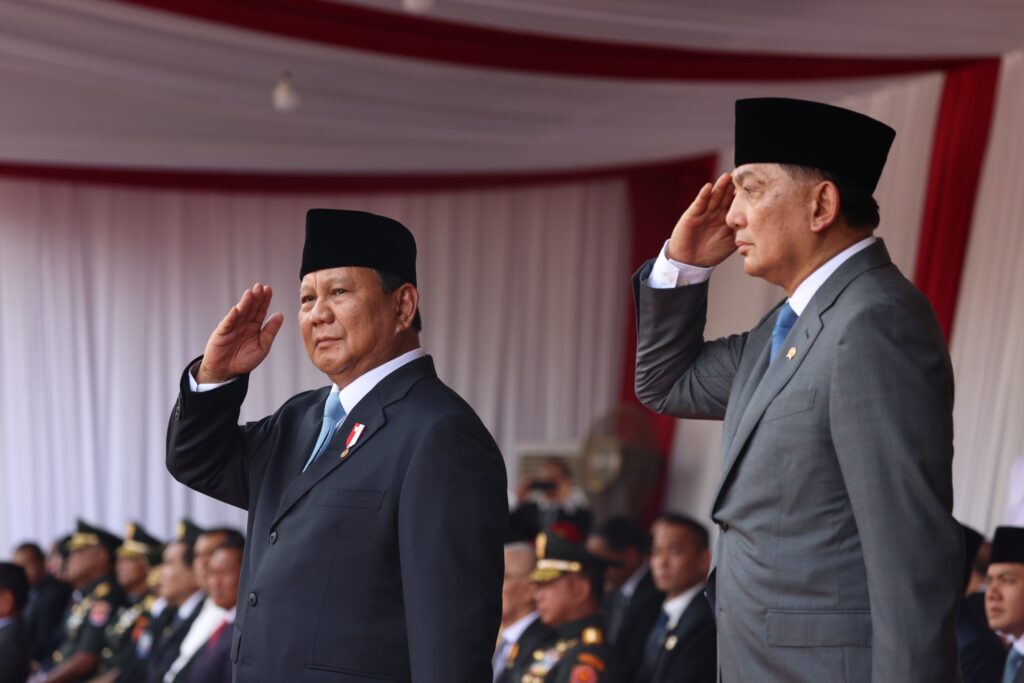 Prabowo Subianto and Defense Minister Sjafrie Welcomed by Enthusiastic Crowds as They Ride Maung After Handover Ceremony