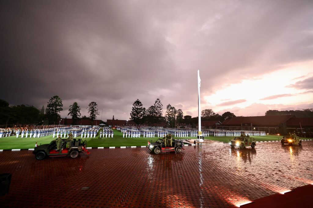 Prabowo Subianto Takes the Lead as Cabinet Generals March in the Rain: “Leaders Must Stand with Their Soldiers”