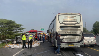 Rombongan Bonek Selamat dari Kecelakaan Tol Pekalongan