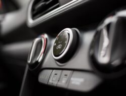 Biaya Servis AC Mobil & Penyebab AC Tidak Dingin: Panduan Lengkap